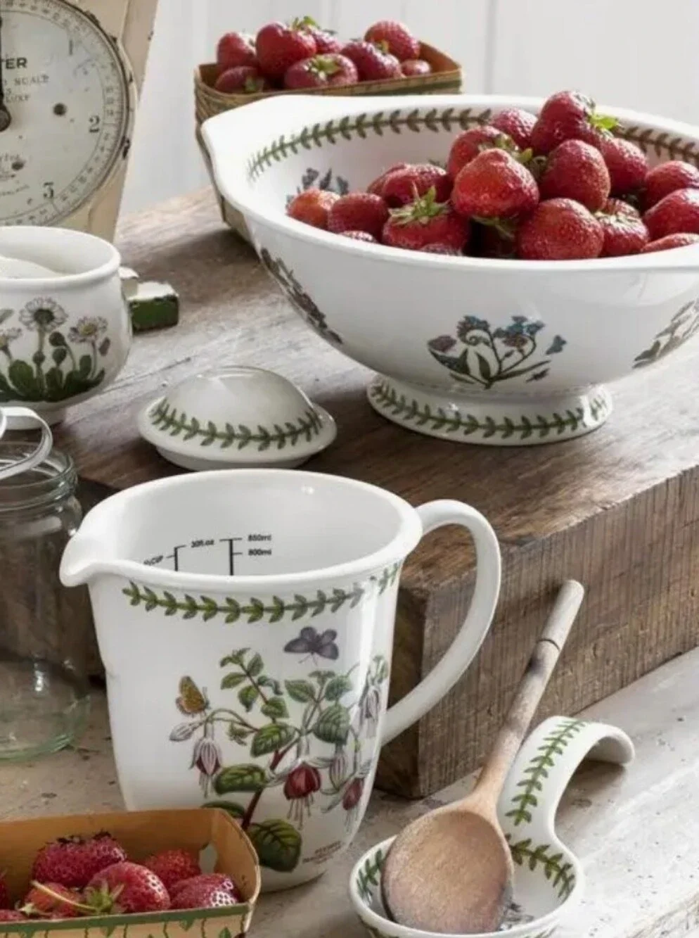 Portmeirion White Ceramic Colander with Green Leaf Border and Floral Motifs, EUC
